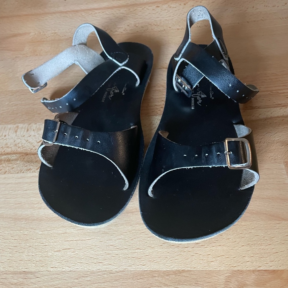 Salt Water Sandals by Hoy Black Sun-San Surfer Sandals, sz 1 youth